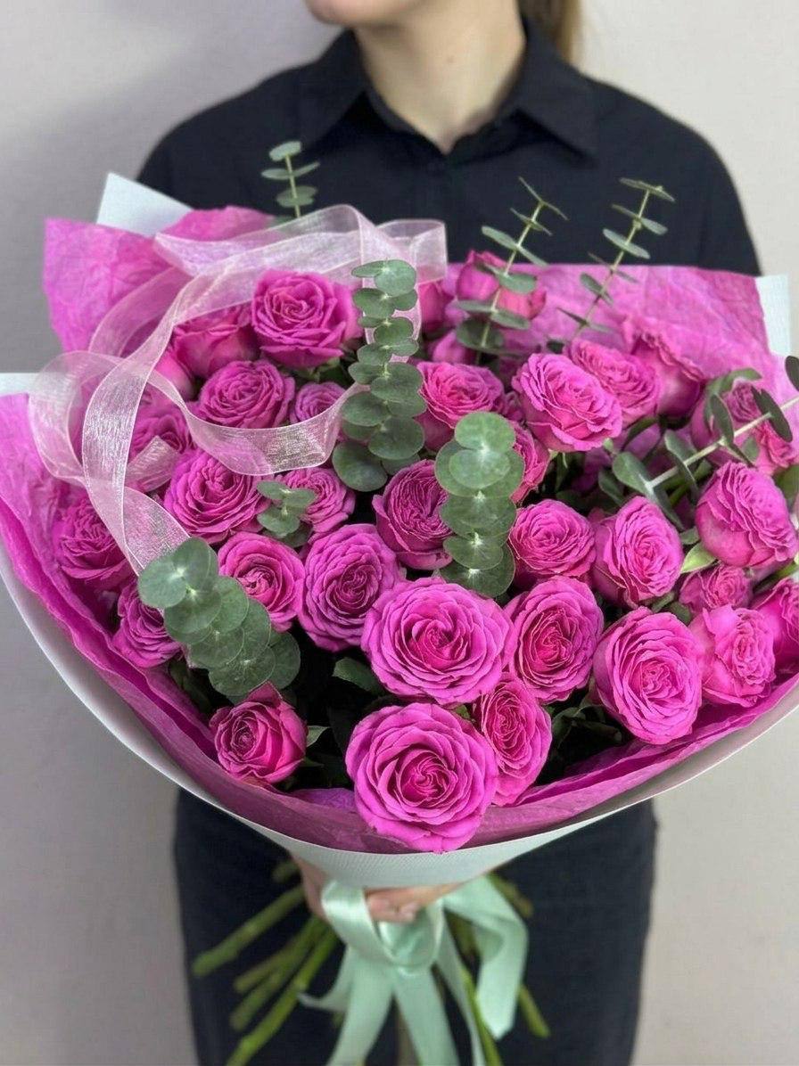 Моно-букет из кустовых пионовидных роз
